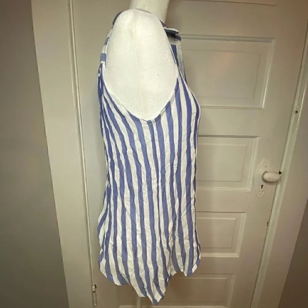 Romeo + Juliet Couture Open Back Button Up - Picture 6 of 8